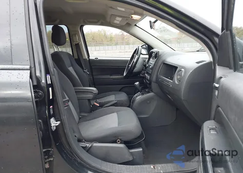 2010 Jeep Compass Sport z USA, uszkodzony, nr VIN 1J4NT4FA7AD514369